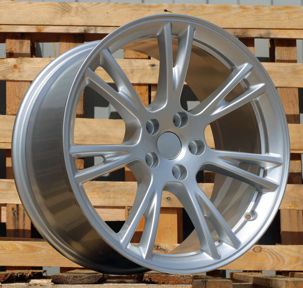 Tesla D2049  Sudrabs spīdīgs R19 5X114.3 9.5J et45 64.1