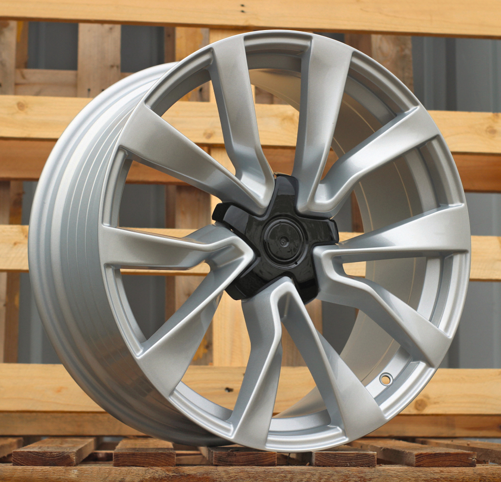 Tesla I0517  Sudrabs spīdīgs R19 5X114.3 8.5J et38 64.1