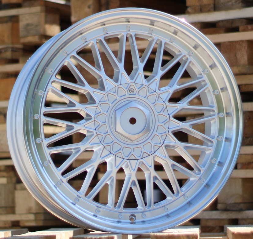 T1296  Sudrabs ar pulētu malu R18 5X114.3 8J et35 73.1