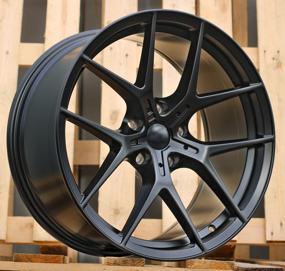 BMW I5484  Melns pusmatēts R18 5X120 8J et34 72.6