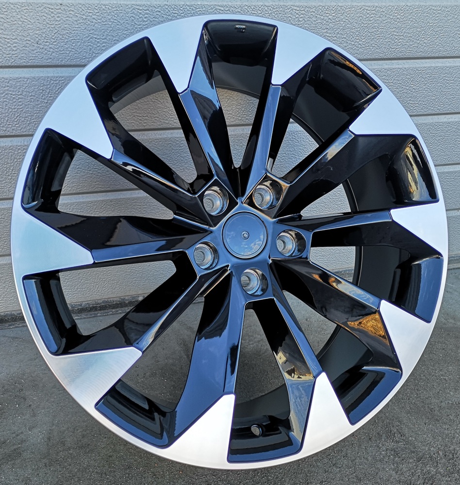 Skoda XE354  Melns ar pulētu virsmu un pulverlaku R19 5X112 7.5J et45 57.1
