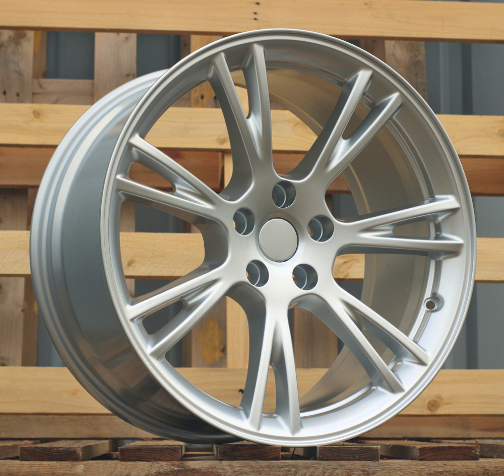 Tesla D2049  Sudrabs spīdīgs R19 5X114.3 9.5J et45 64.1