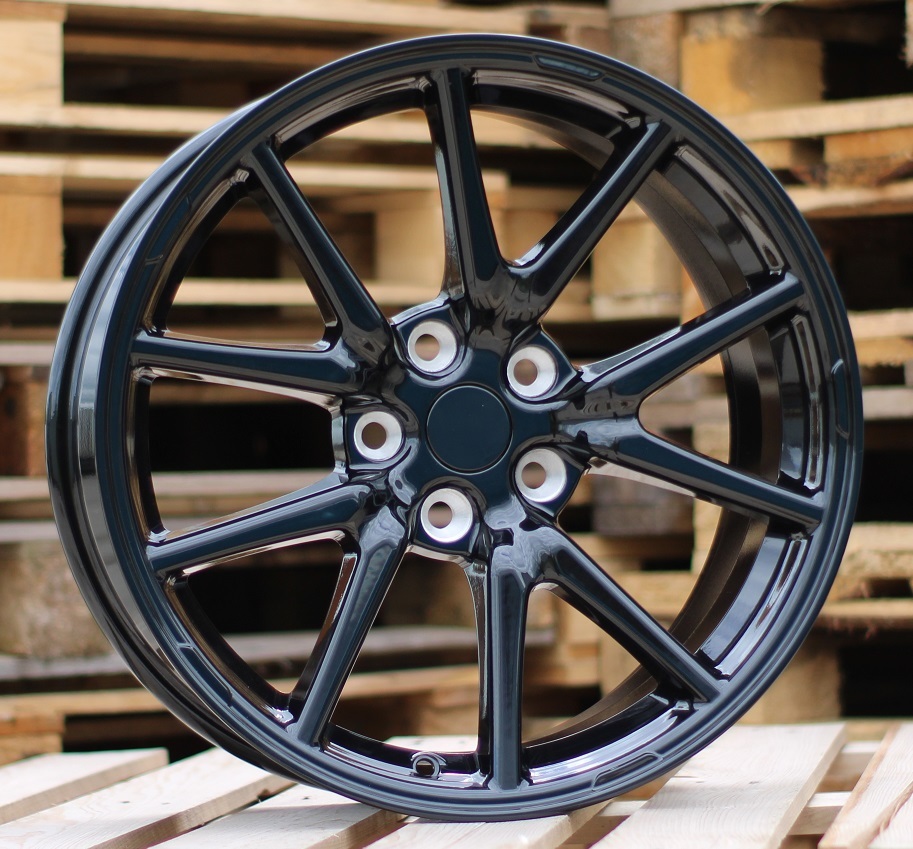 Tesla B1503  Melns pusmatēts R18 5X114.3 8.5J et40 64.1