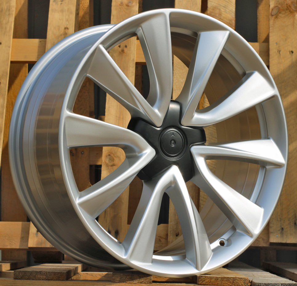 Tesla B2046  Sudrabs spīdīgs R20 5X114.3 8.5J et35 64.1