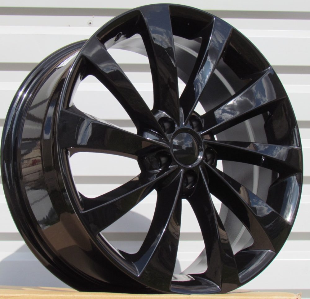 Tesla B1396  Melns R18 5X114.3 8J et40 64.1