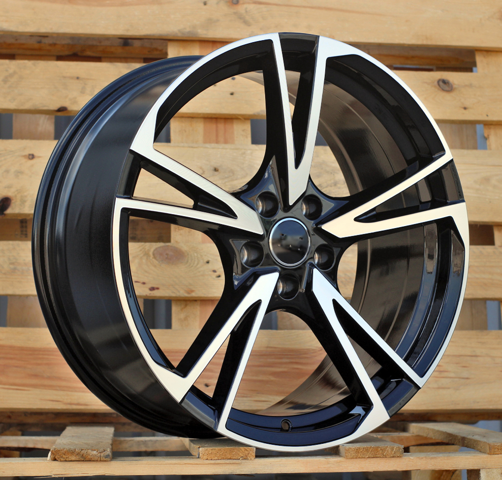 Audi I5642  Melns ar pulētu virsmu R18 5X112 8J et39 66.5