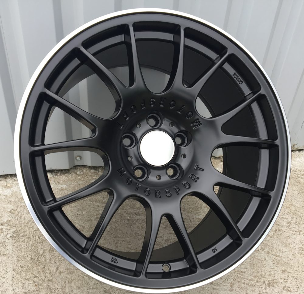 QC111  Melns pusmatēts ar pulētu malu R18 5X100 8J et35 57.1