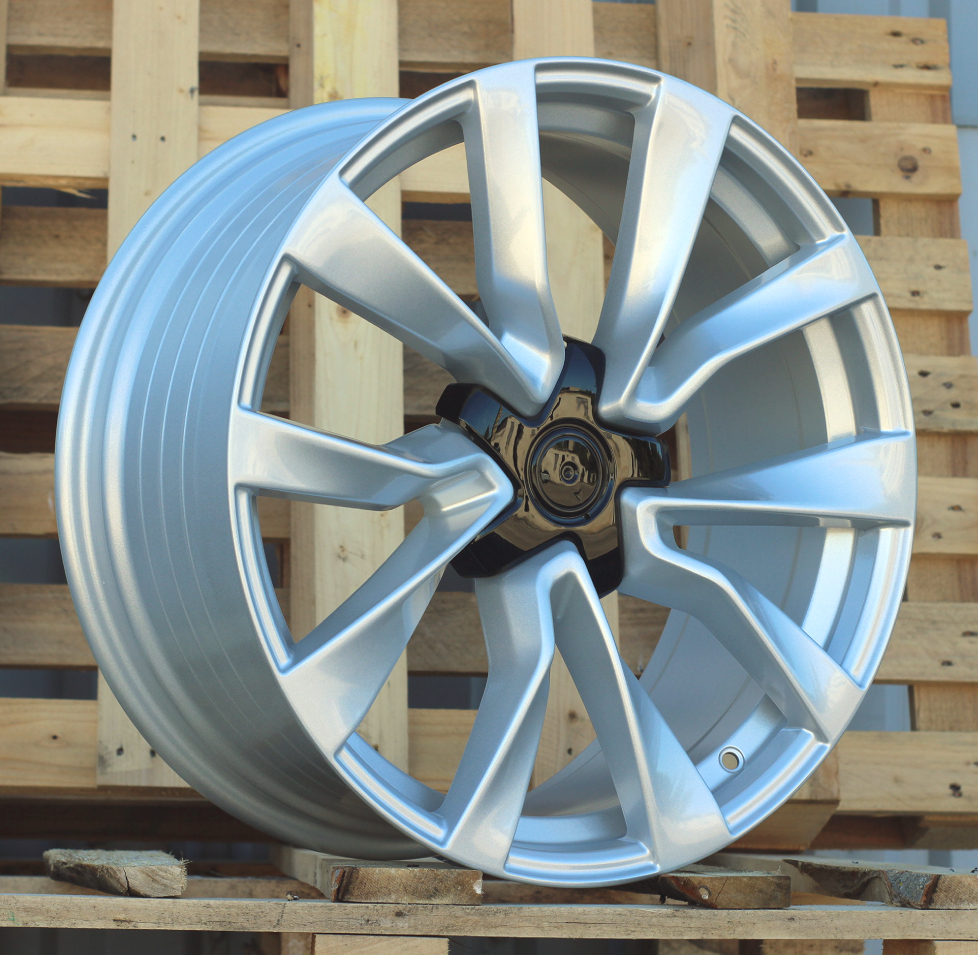 Tesla I0517  Sudrabs spīdīgs R19 5X114.3 8.5J et38 64.1