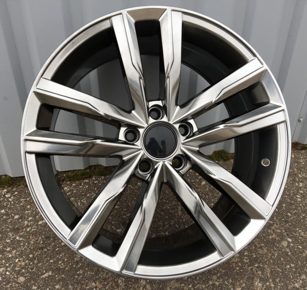 Volkswagen XFC61  Tumši spīdīgs R17 5X112 7.5J et45 57.1