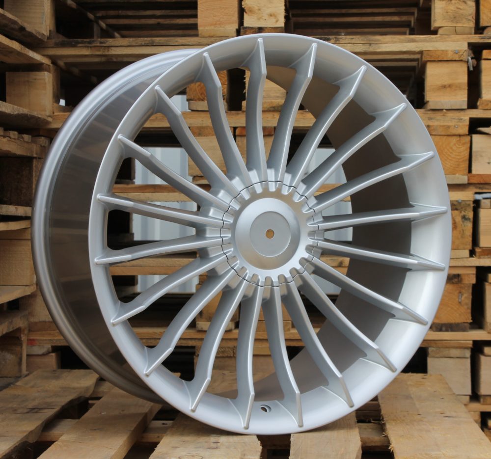 BMW BK273  Sudrabs R18 5X120 9.5J et38 72.6