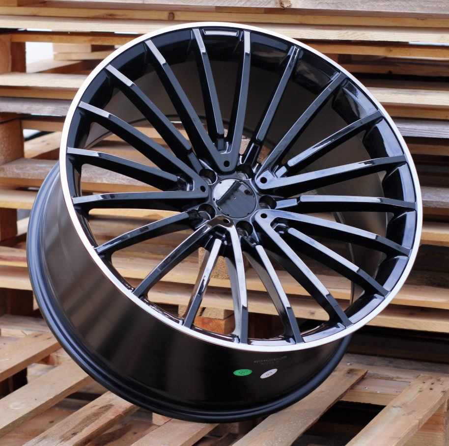 Mercedes MR532  Melns ar pulētu malu R22 5X112 10.5J et40 66.6
