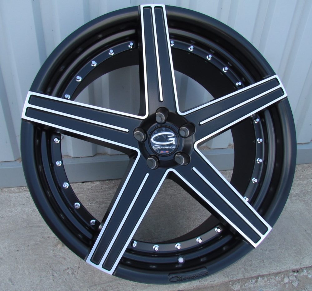 BMW LU960  Melns ar pulētu virsmu R22 5X120 10.5J et35 74.1