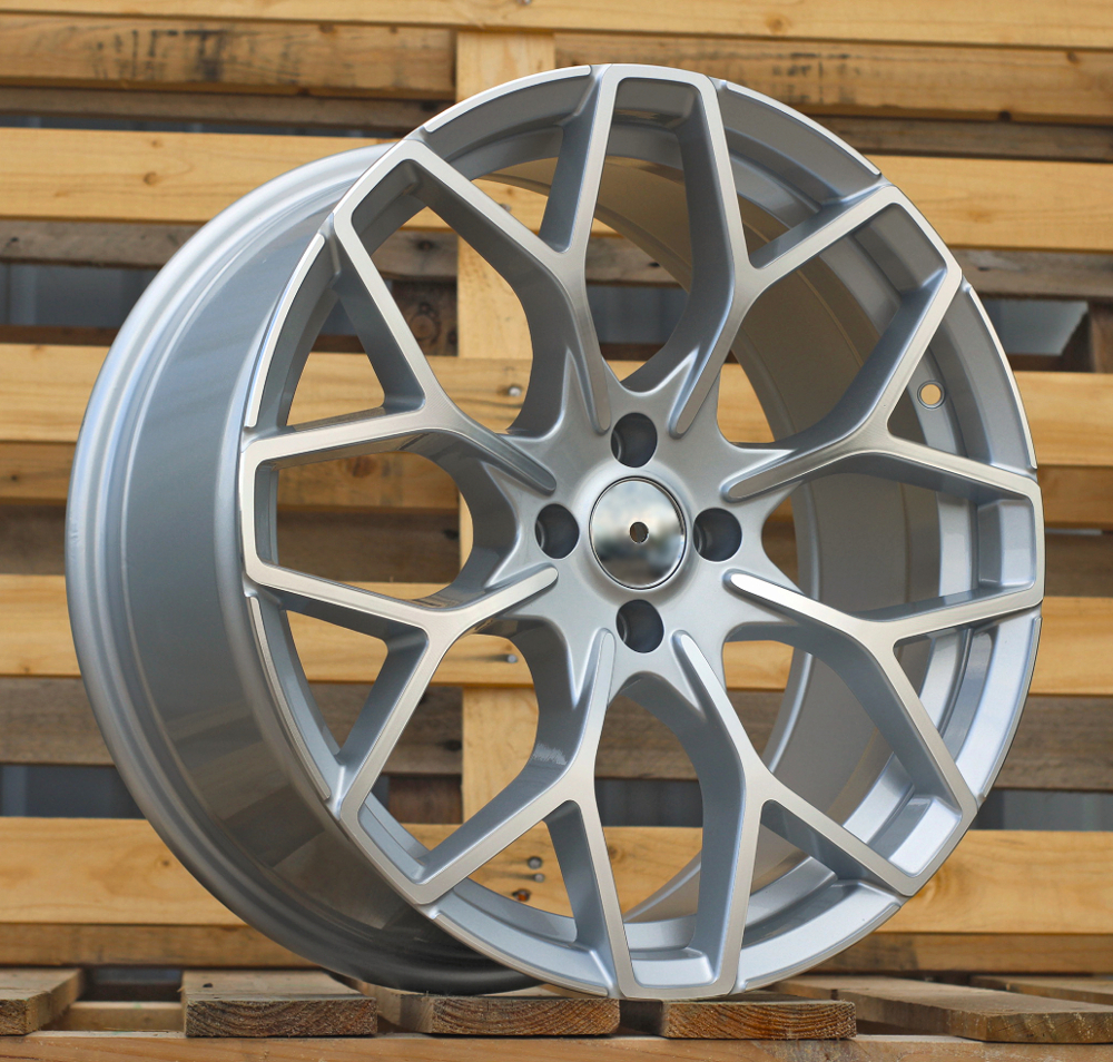 Smart B1449  Sudrabs R18 4X100 8J et30 60.1