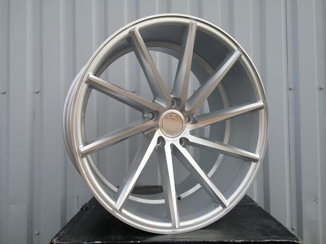XF099  Sudrabs spīdīgs R17 5X114.3 7.5J et42 73.1