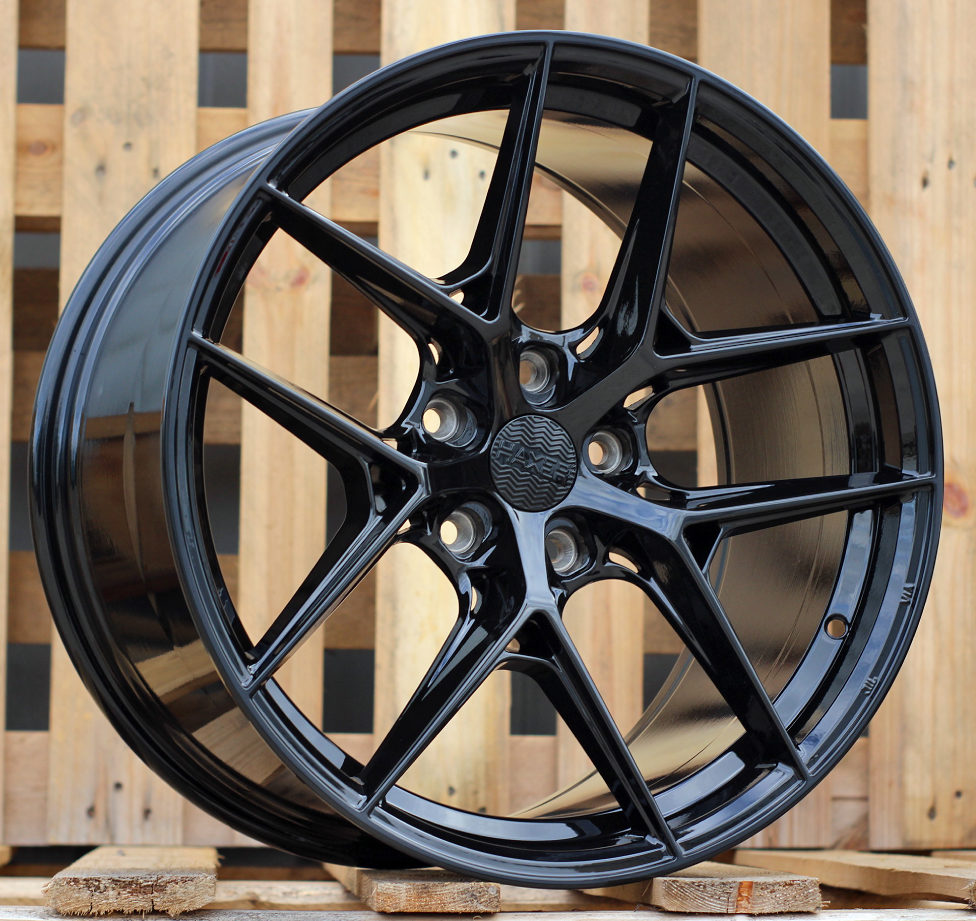 HX044  Melns R18 5X114.3 8J et40 67.1