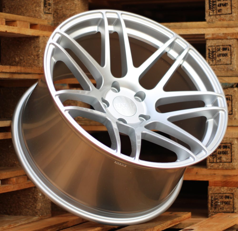 HX020  Sudrabs spīdīgs R19 5X112 9J et32 66.5