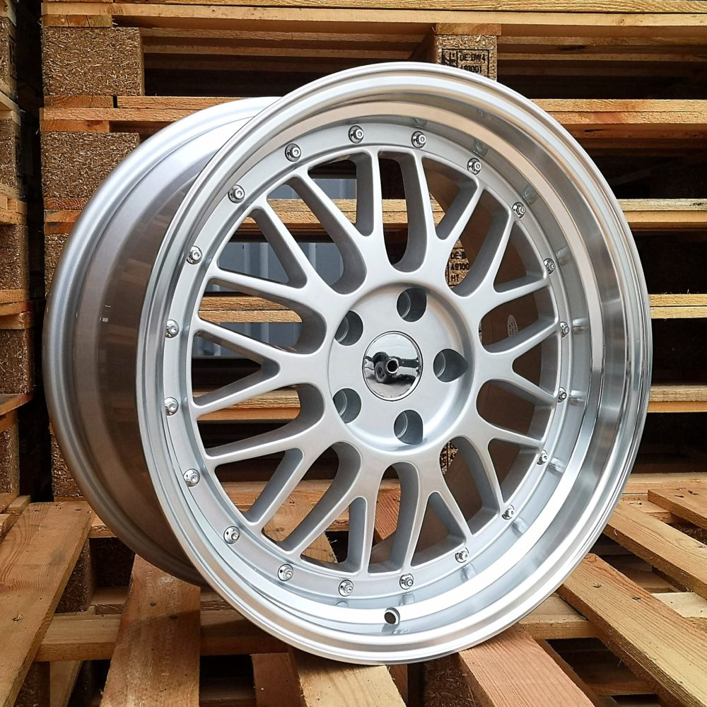 A1025   R18 5X120 9J et35 72.6