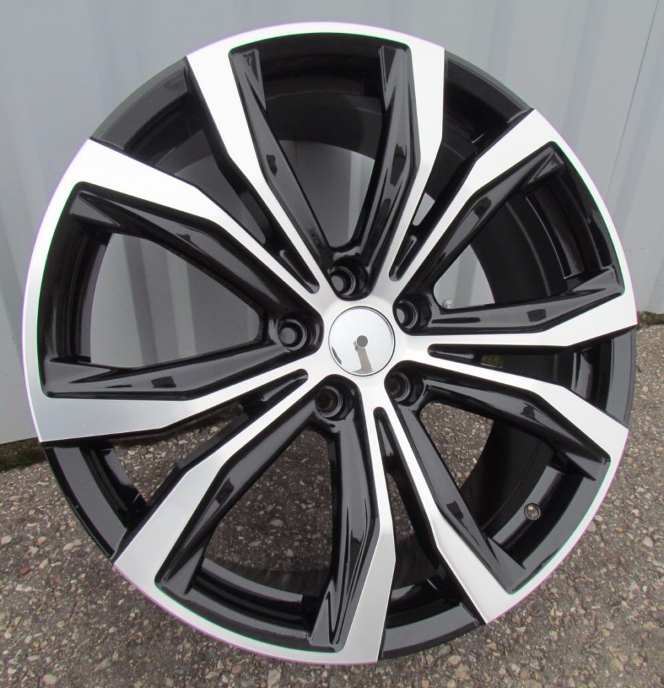 Lexus FE193  Melns ar pulētu virsmu R19 5X114.3 8J et30 60.1